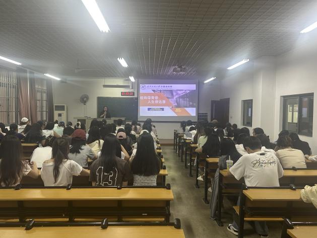 名师领航研途路 翻译筑梦向未来——中国·ok138太阳集团举办翻译硕士研究生宣讲会